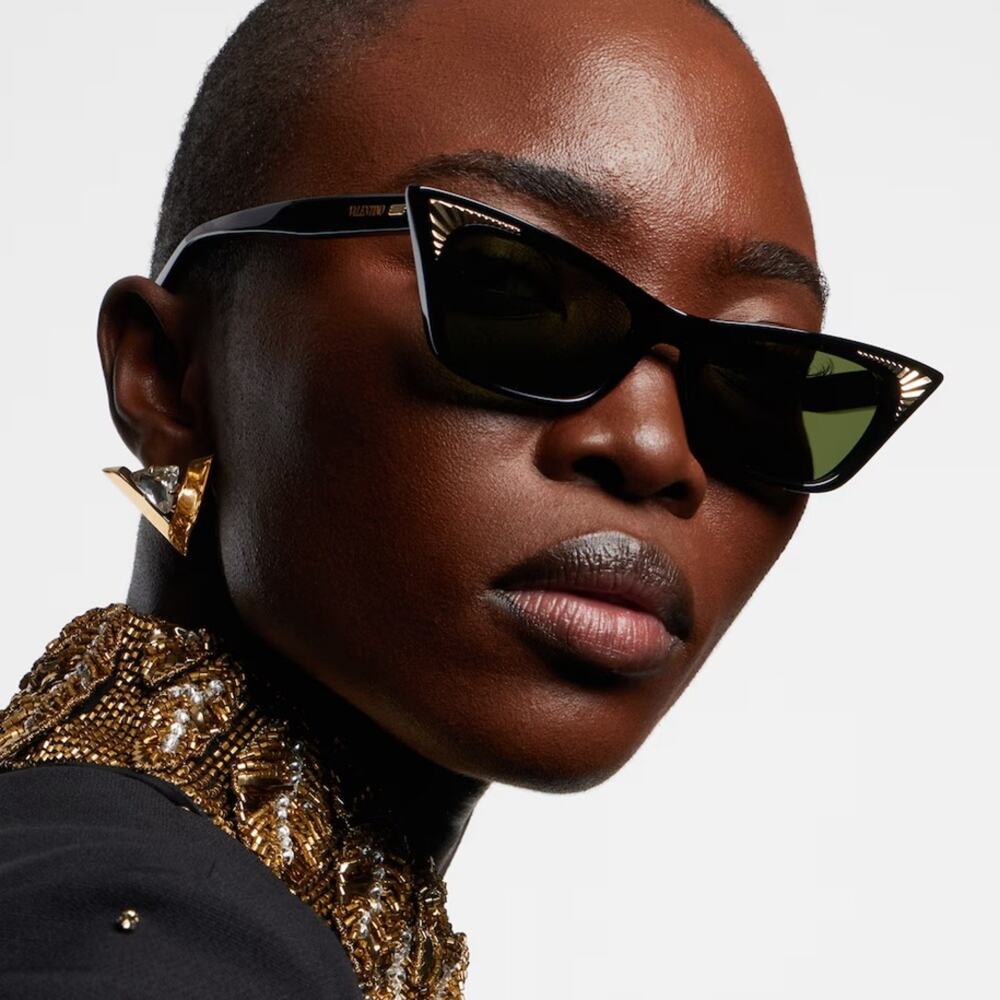 New! Valentino Elegant Black Cat Eye Sunglasses, VLS 175A, Authentic